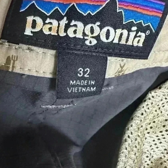 Patagonia Men’s Gray Textured Stripe Flat Front Shorts - Size 32 - Picture 4 of 4